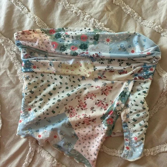 SHEIN Blue and Pink Floral Strapless Crop Top - Picture 3 of 7